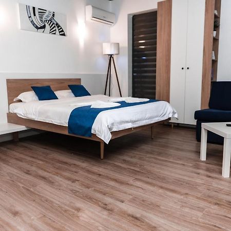 Puzzle Apartaments&Studios ไกรโอวา ภายนอก รูปภาพ