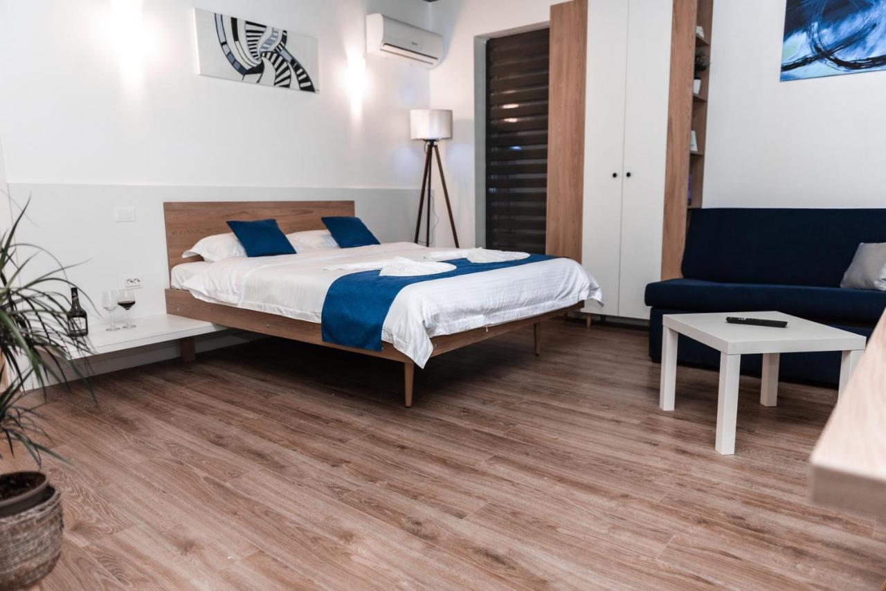 Puzzle Apartaments&Studios ไกรโอวา ภายนอก รูปภาพ