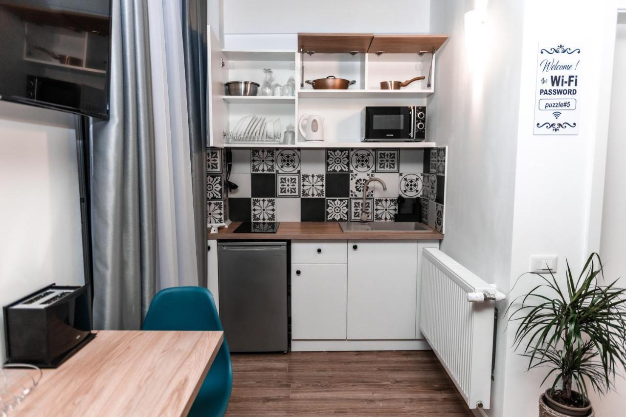 Puzzle Apartaments&Studios ไกรโอวา ภายนอก รูปภาพ