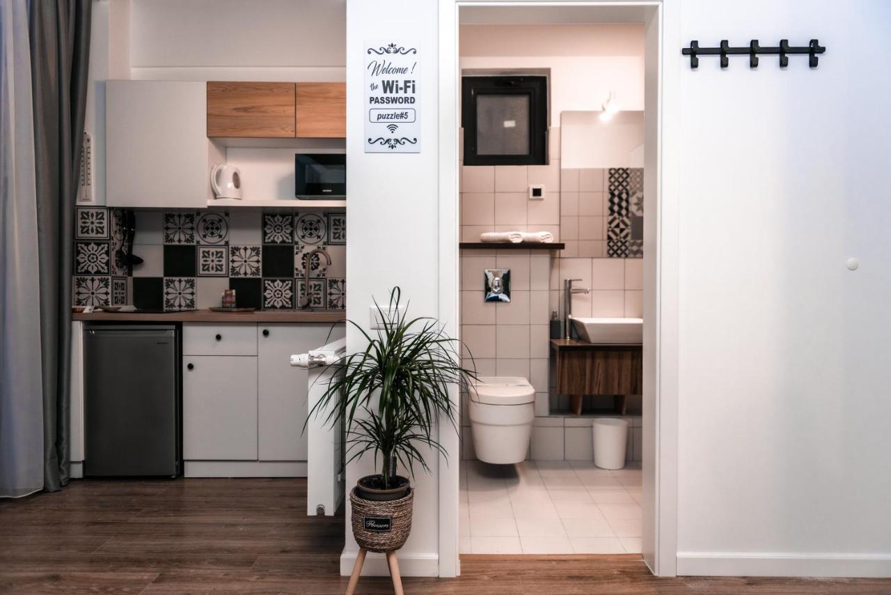 Puzzle Apartaments&Studios ไกรโอวา ภายนอก รูปภาพ