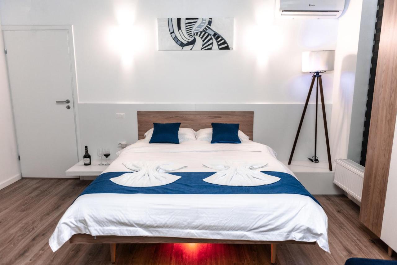 Puzzle Apartaments&Studios ไกรโอวา ภายนอก รูปภาพ