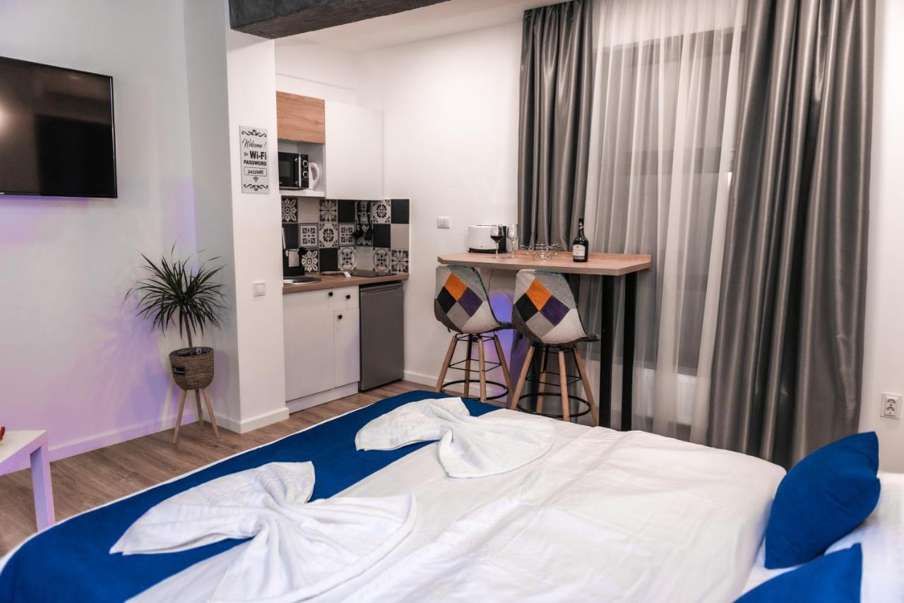 Puzzle Apartaments&Studios ไกรโอวา ภายนอก รูปภาพ