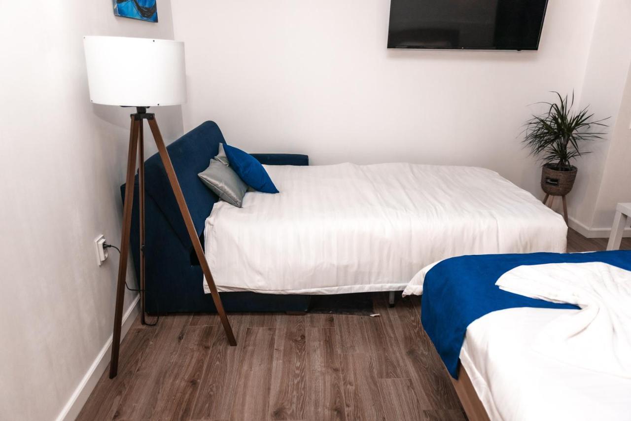 Puzzle Apartaments&Studios ไกรโอวา ภายนอก รูปภาพ
