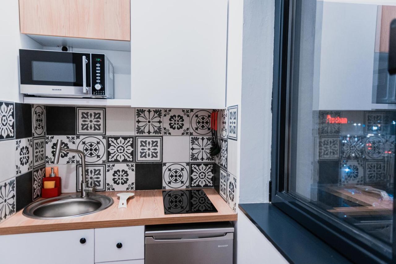 Puzzle Apartaments&Studios ไกรโอวา ภายนอก รูปภาพ