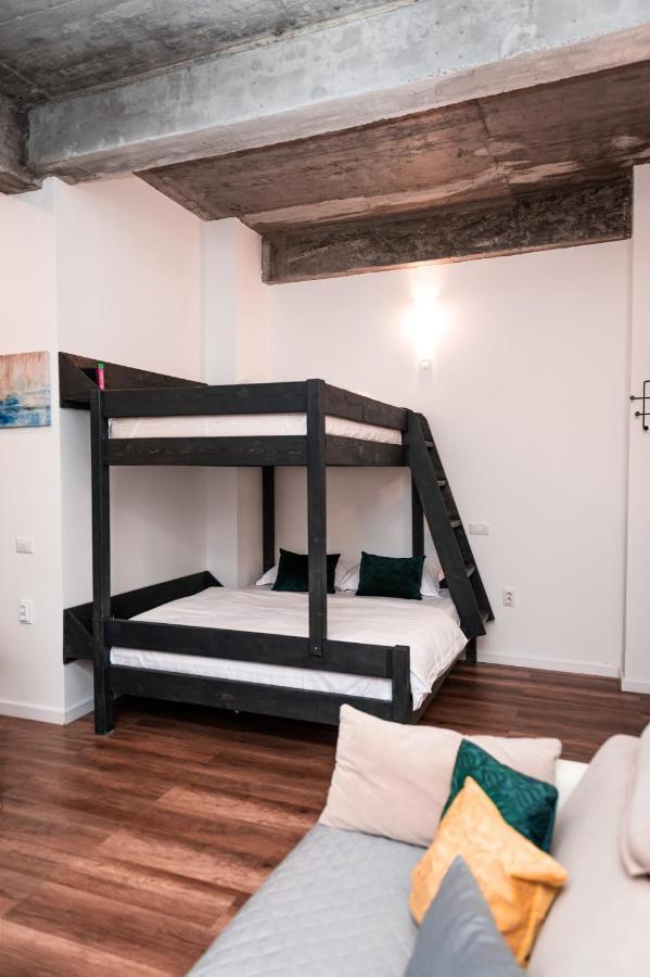 Puzzle Apartaments&Studios ไกรโอวา ภายนอก รูปภาพ