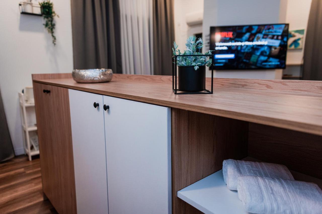 Puzzle Apartaments&Studios ไกรโอวา ภายนอก รูปภาพ