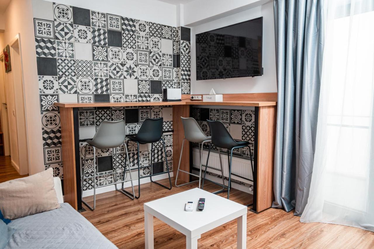 Puzzle Apartaments&Studios ไกรโอวา ภายนอก รูปภาพ