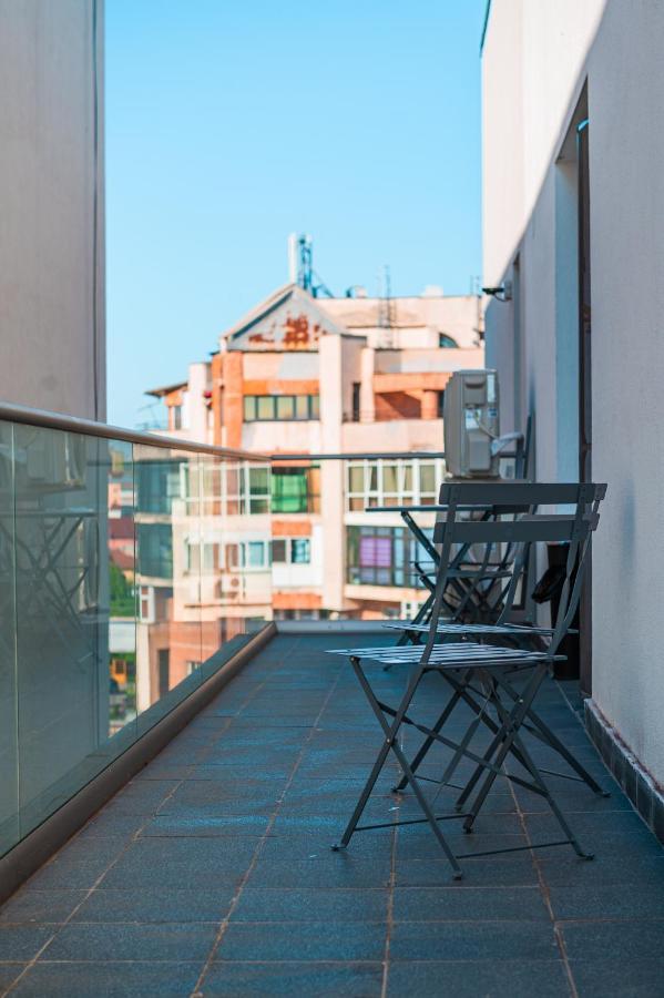 Puzzle Apartaments&Studios ไกรโอวา ภายนอก รูปภาพ