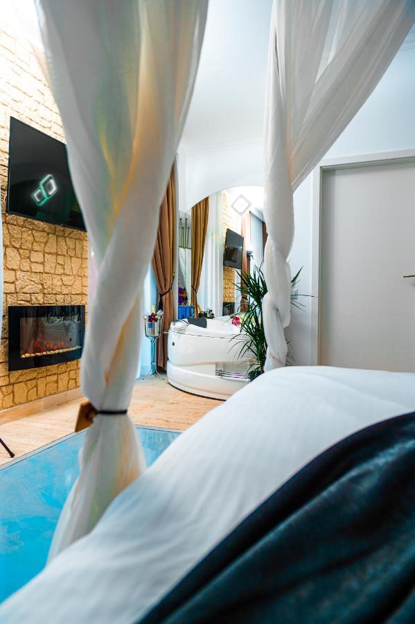 Puzzle Apartaments&Studios ไกรโอวา ภายนอก รูปภาพ