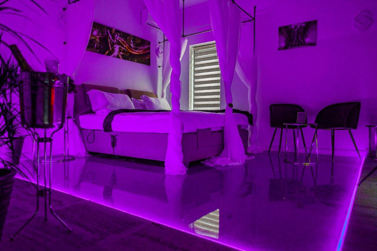 Puzzle Apartaments&Studios ไกรโอวา ภายนอก รูปภาพ